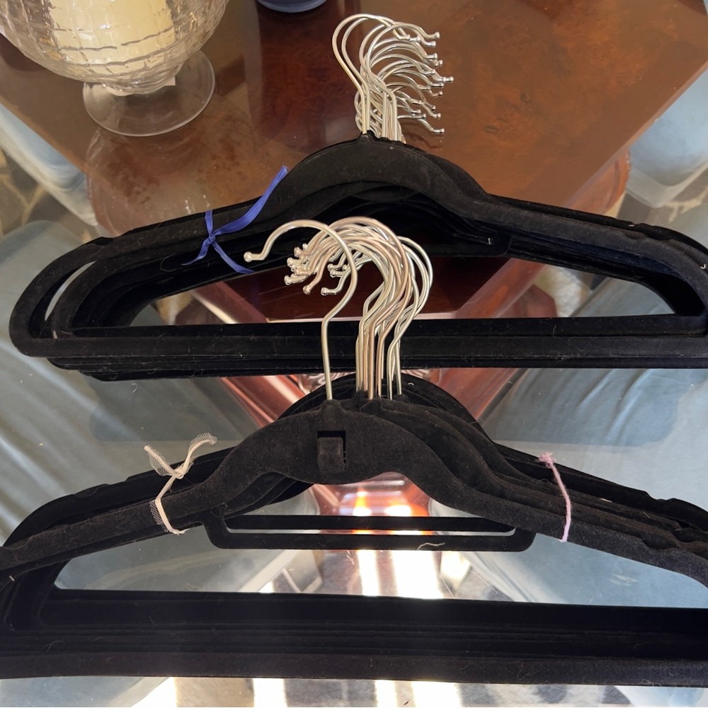 Set of 100 Black Velvet Hangers